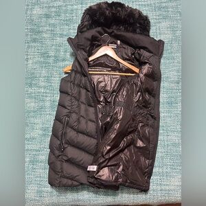 Athleta puffer mid length vest. Great condition. Medium Double zipper
